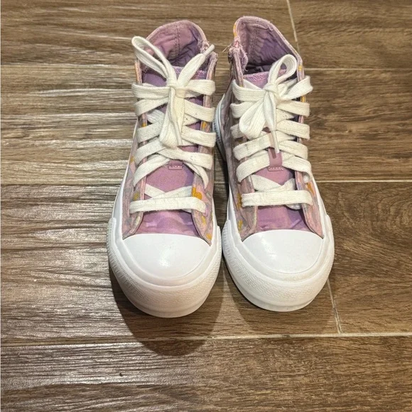 Girls size 1Y Minnie Mouse zip up high top shoes - Picture 2 of 6